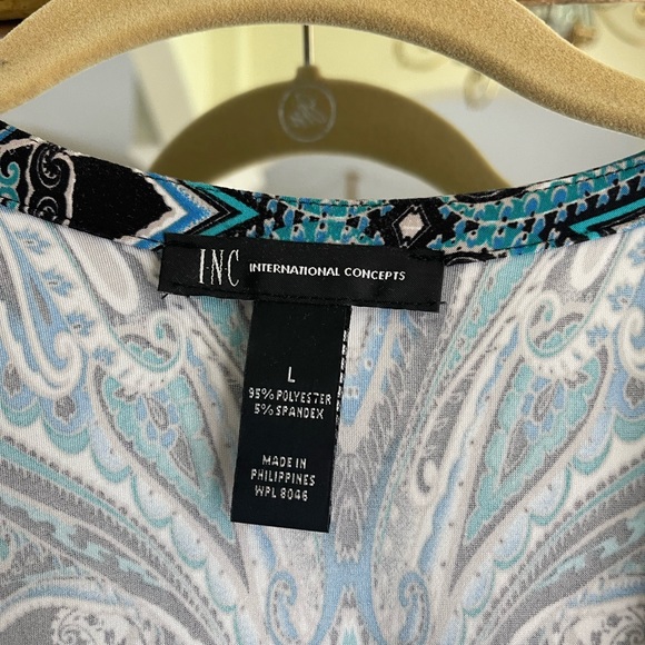 I.N.C.  zipper front V neck tank top, aqua/black/white print. Size Large - Picture 6 of 6